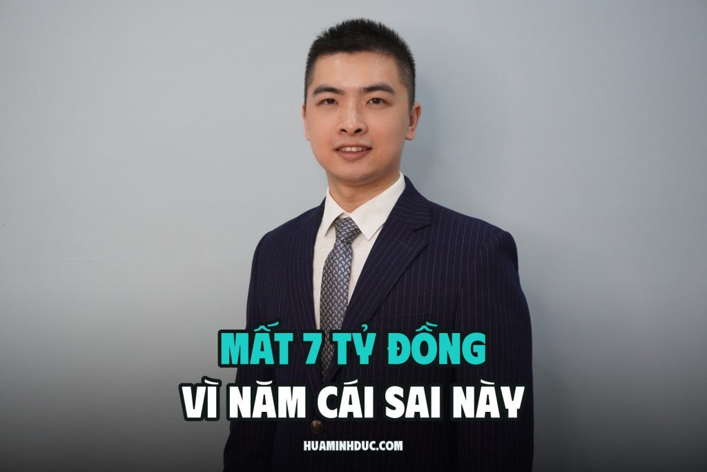 Hứa Minh Đức, ảnh chân dung, kèm dòng chữ Mất 7 tỷ đồng vì năm cái sai này